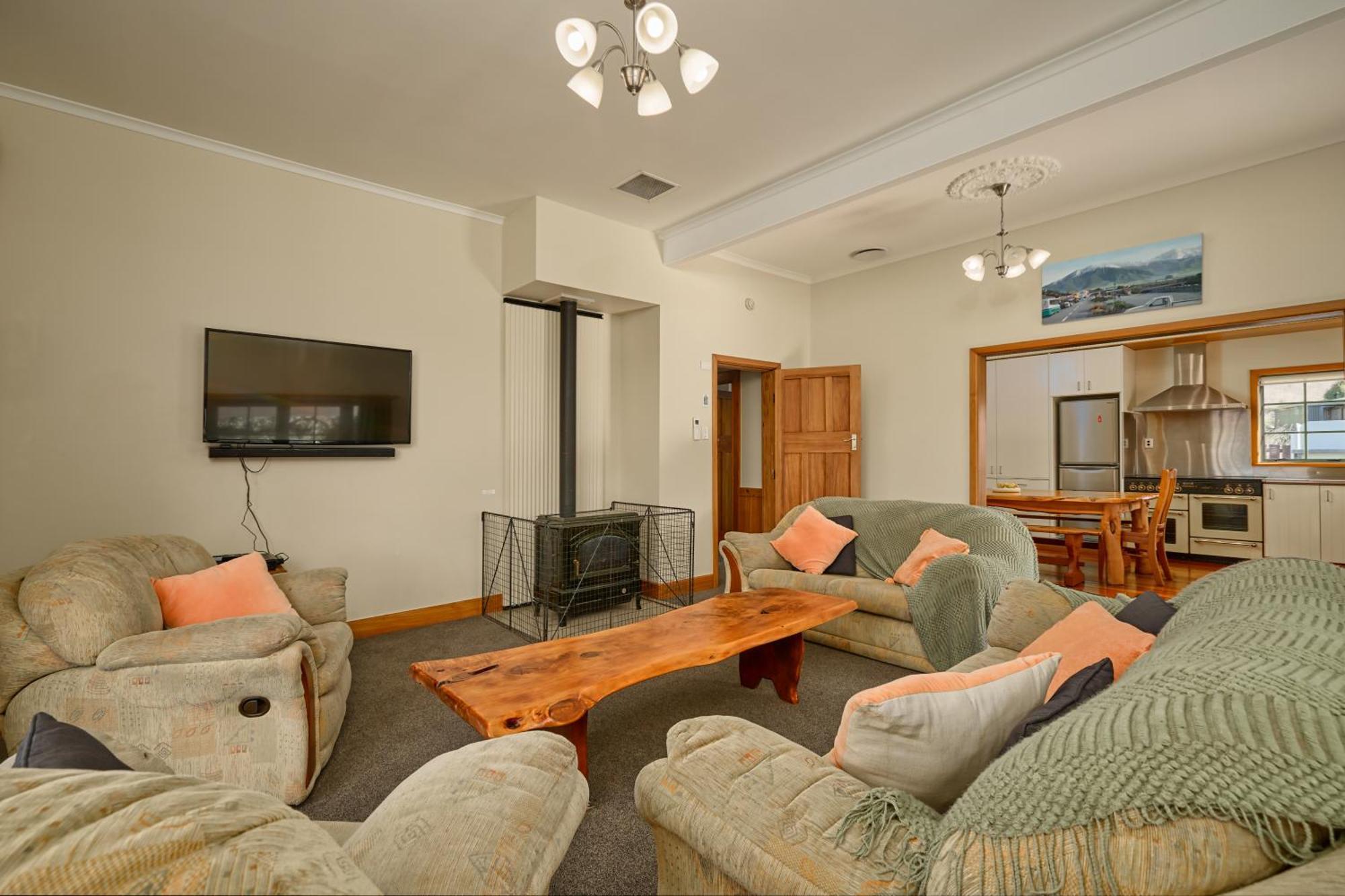Ludstone Villa - A Charming Family Home Кайкура Екстериор снимка